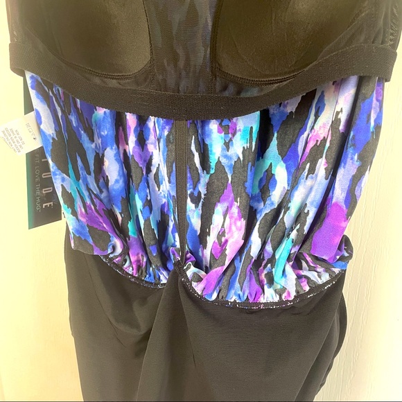 Patterned One Piece Swimsuit - Picture 14 of 16